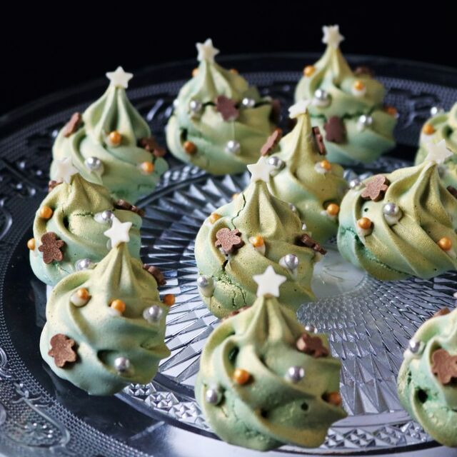 Peppermint Christmas Tree Meringue Kisses