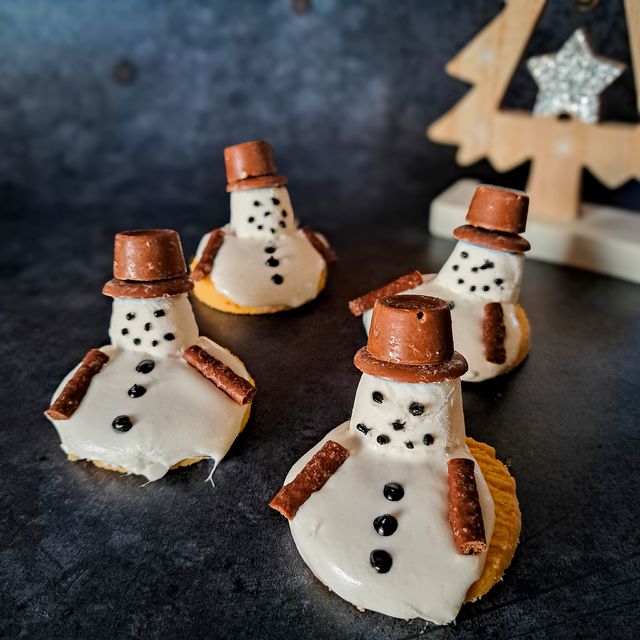 Shortbread Marshmallow Snowmen